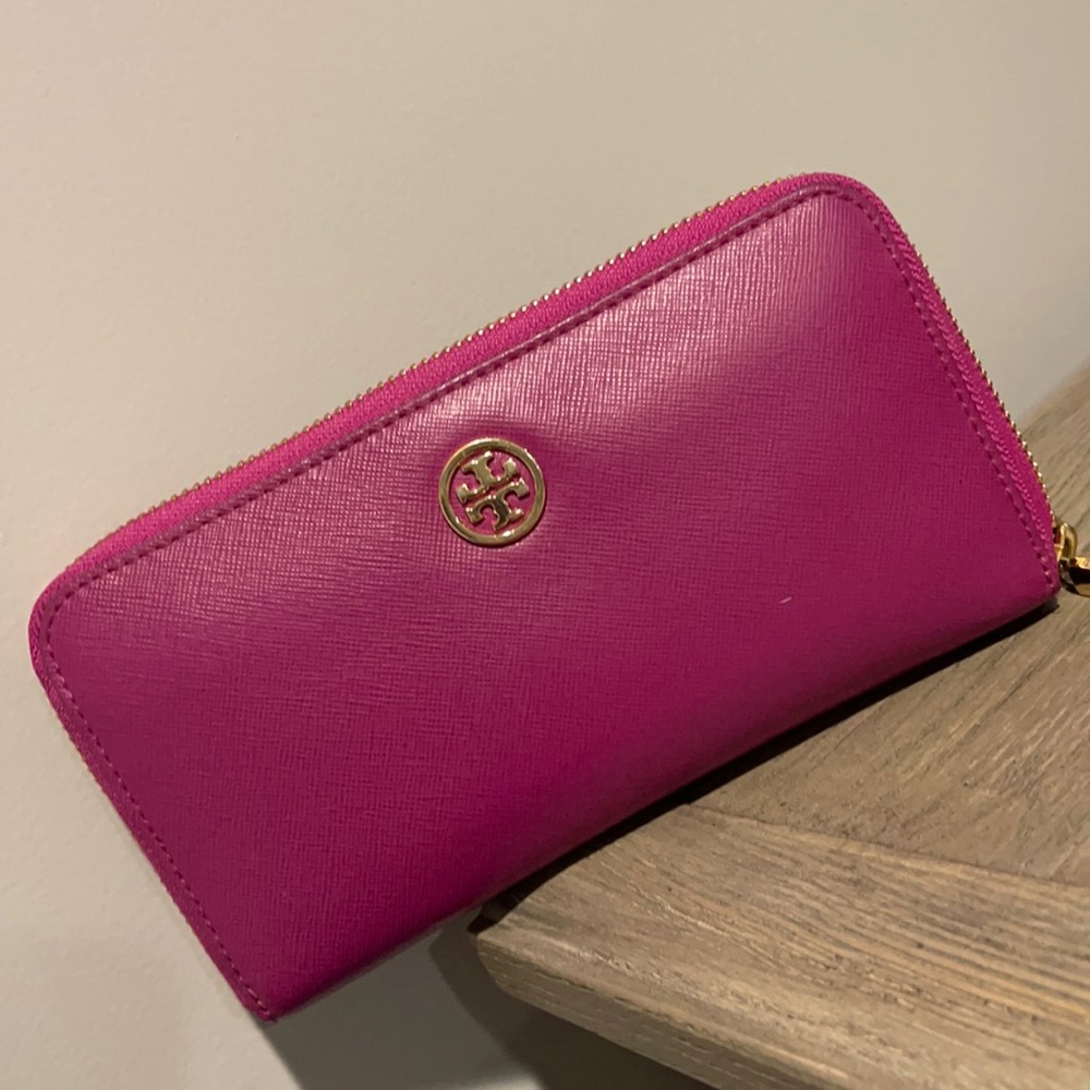 Women's Tory Burch Robinson Zip Continental Wallet